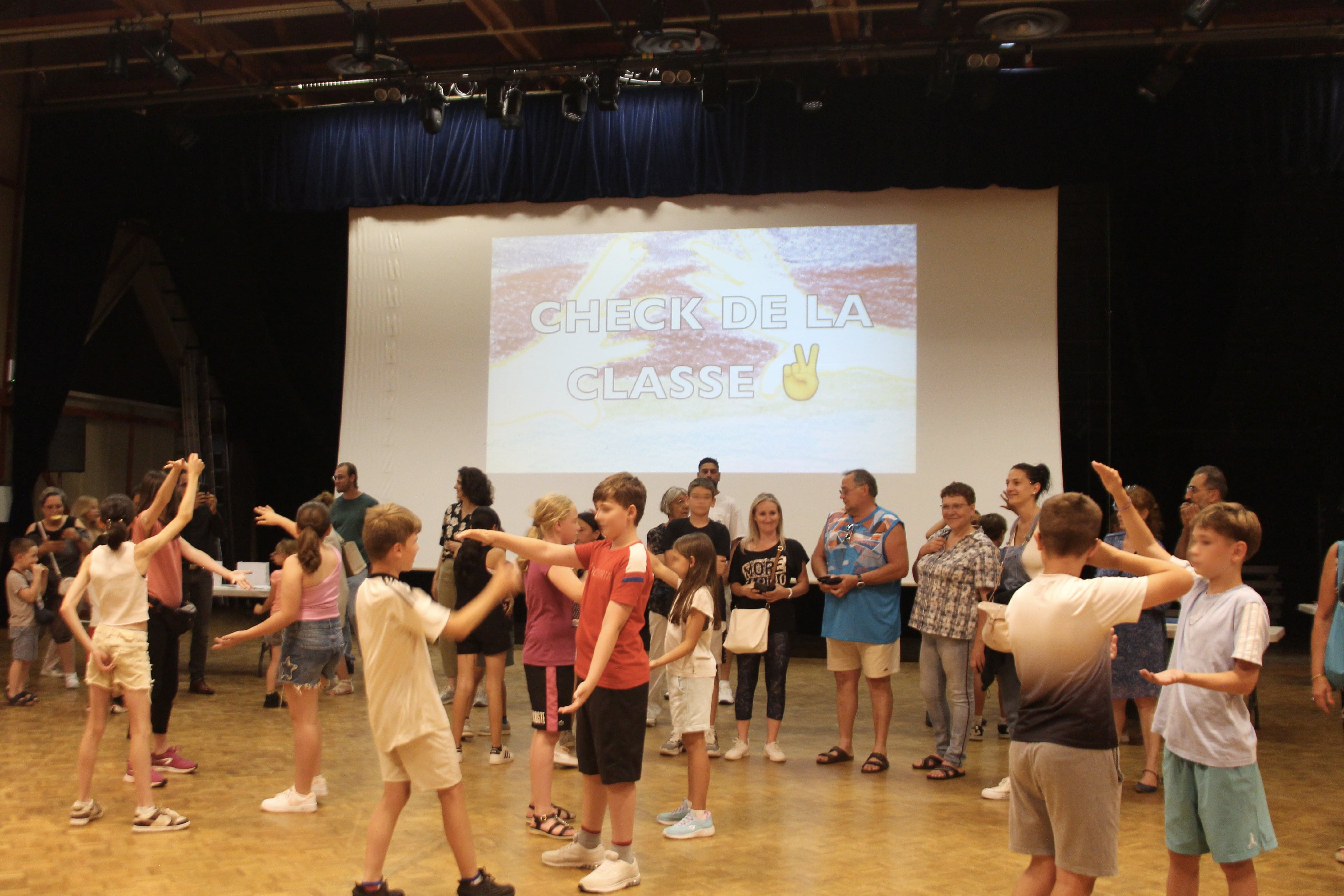 2023, Performance Dernière ligne droite ! - Fête du livre jeunesse Villeurbanne © Lucas Zambon